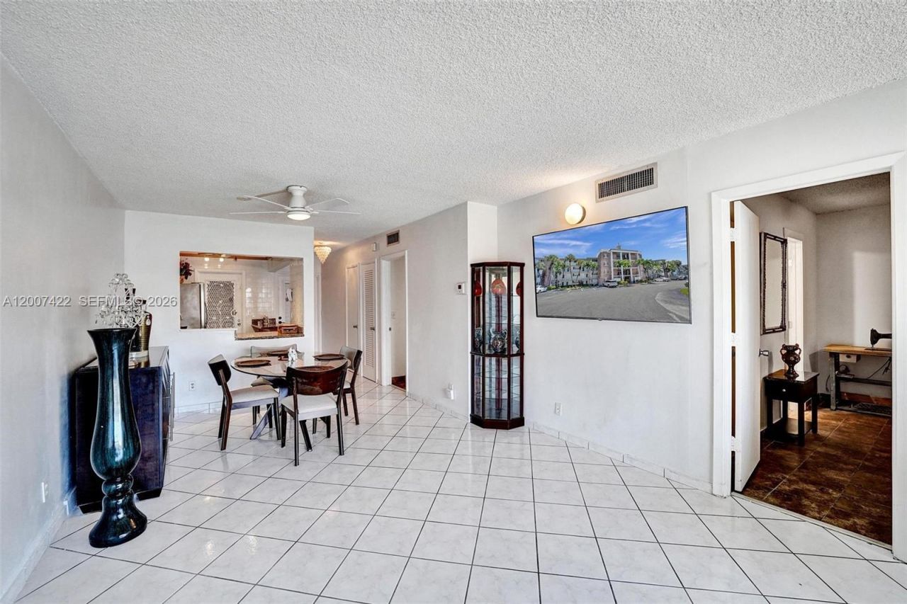 455 Paradise Isle Blvd, Unit 104, Hallandale Beach, FL 33009 Photo