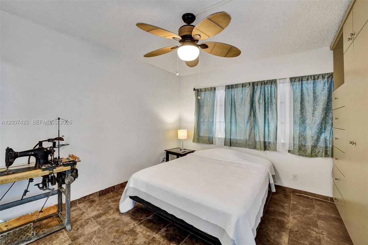 455 Paradise Isle Blvd, Unit 104, Hallandale Beach, FL 33009 Photo