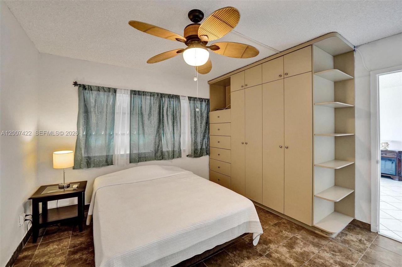455 Paradise Isle Blvd, Unit 104, Hallandale Beach, FL 33009 Photo