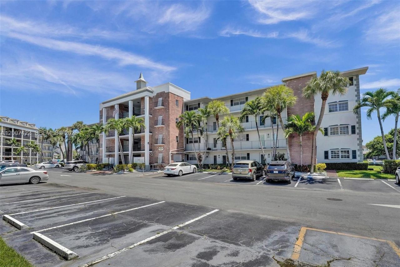 455 Paradise Isle Blvd, Unit 104, Hallandale Beach, FL 33009 Photo