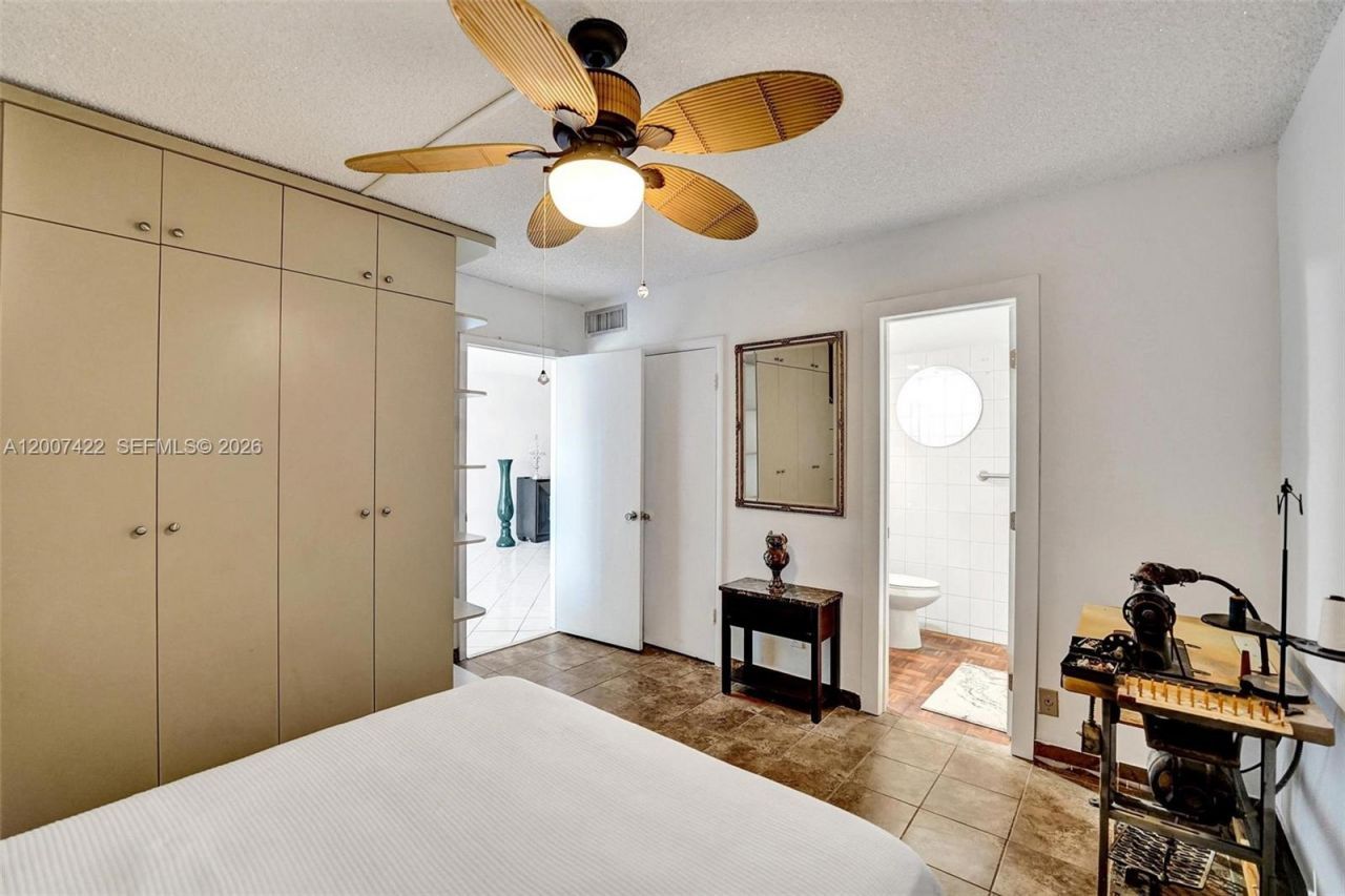 455 Paradise Isle Blvd, Unit 104, Hallandale Beach, FL 33009 Photo