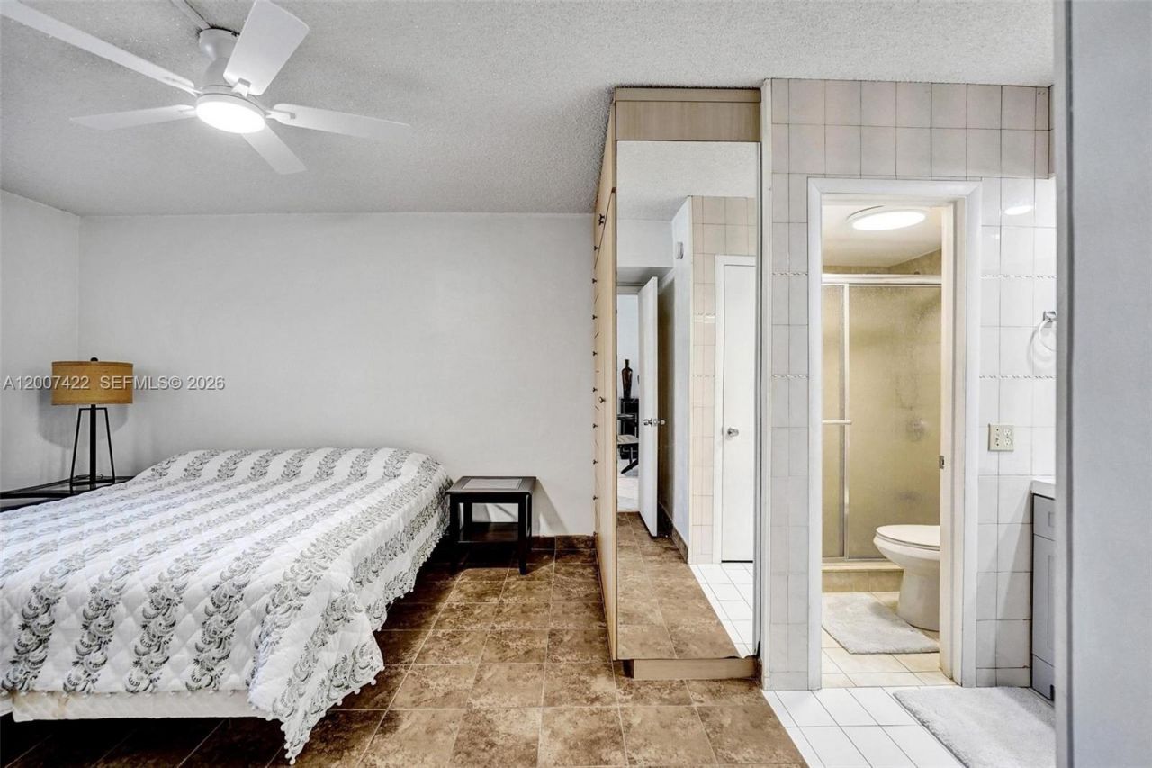 455 Paradise Isle Blvd, Unit 104, Hallandale Beach, FL 33009 Photo