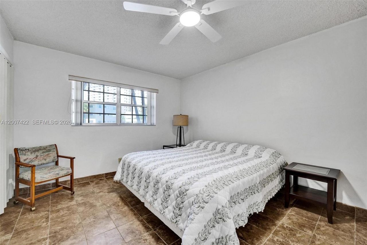455 Paradise Isle Blvd, Unit 104, Hallandale Beach, FL 33009 Photo