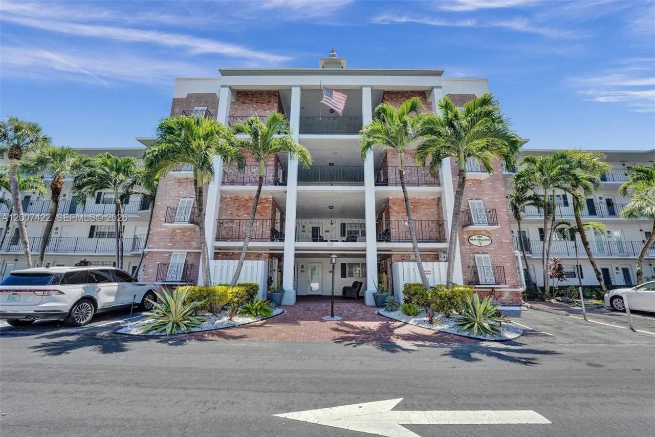 455 Paradise Isle Blvd, Unit 104, Hallandale Beach, FL 33009 Photo