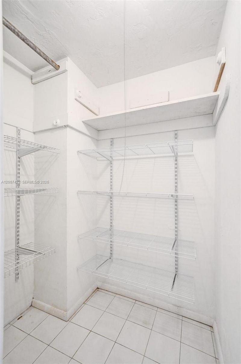 455 Paradise Isle Blvd, Unit 104, Hallandale Beach, FL 33009 Photo