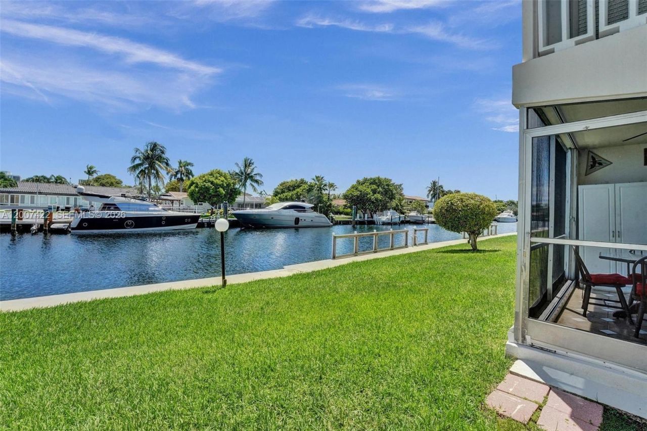 455 Paradise Isle Blvd, Unit 104, Hallandale Beach, FL 33009 Photo