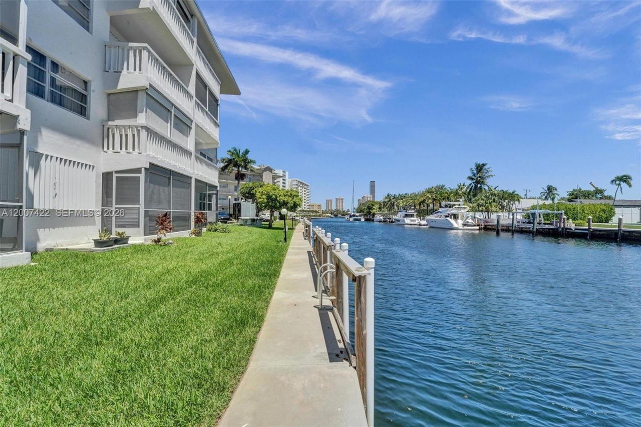455 Paradise Isle Blvd, Unit 104, Hallandale Beach, FL 33009 Photo