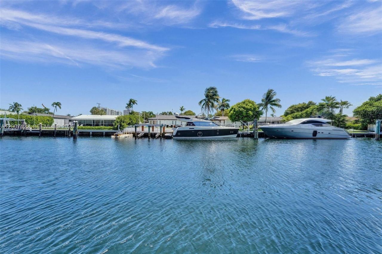 455 Paradise Isle Blvd, Unit 104, Hallandale Beach, FL 33009 Photo