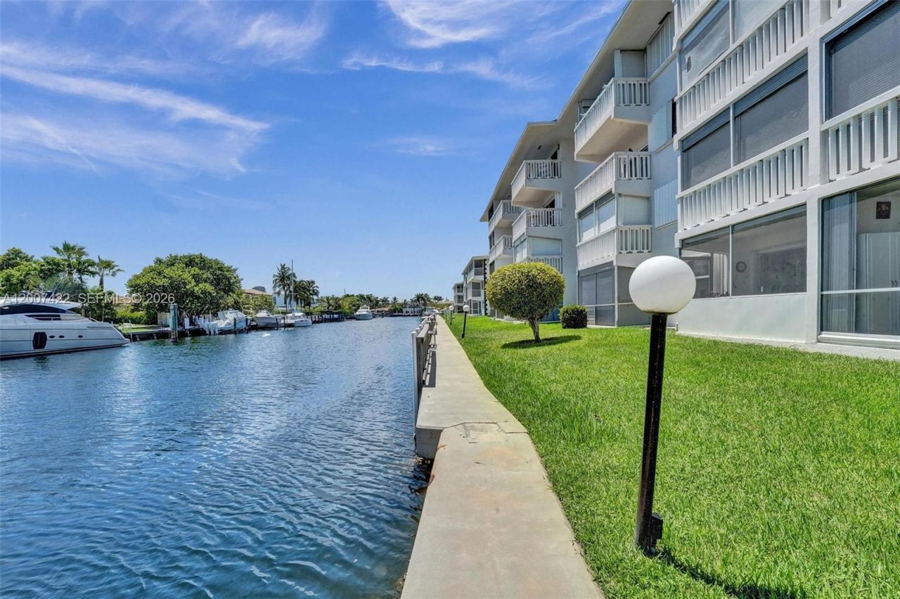 455 Paradise Isle Blvd, Unit 104, Hallandale Beach, FL 33009 Photo
