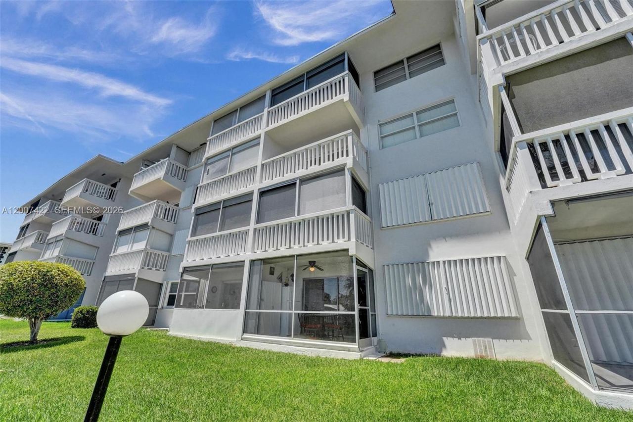 455 Paradise Isle Blvd, Unit 104, Hallandale Beach, FL 33009 Photo