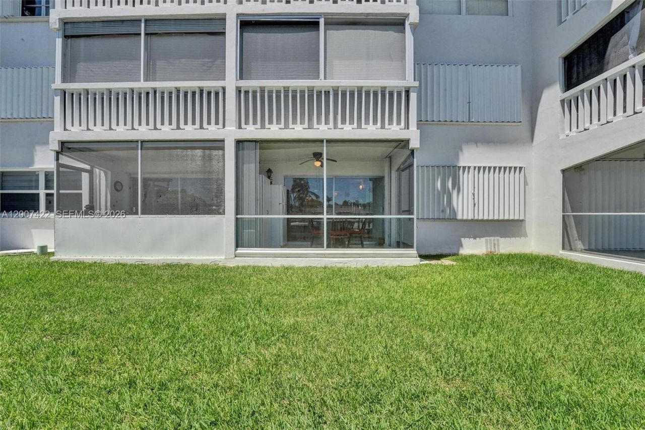455 Paradise Isle Blvd, Unit 104, Hallandale Beach, FL 33009 Photo