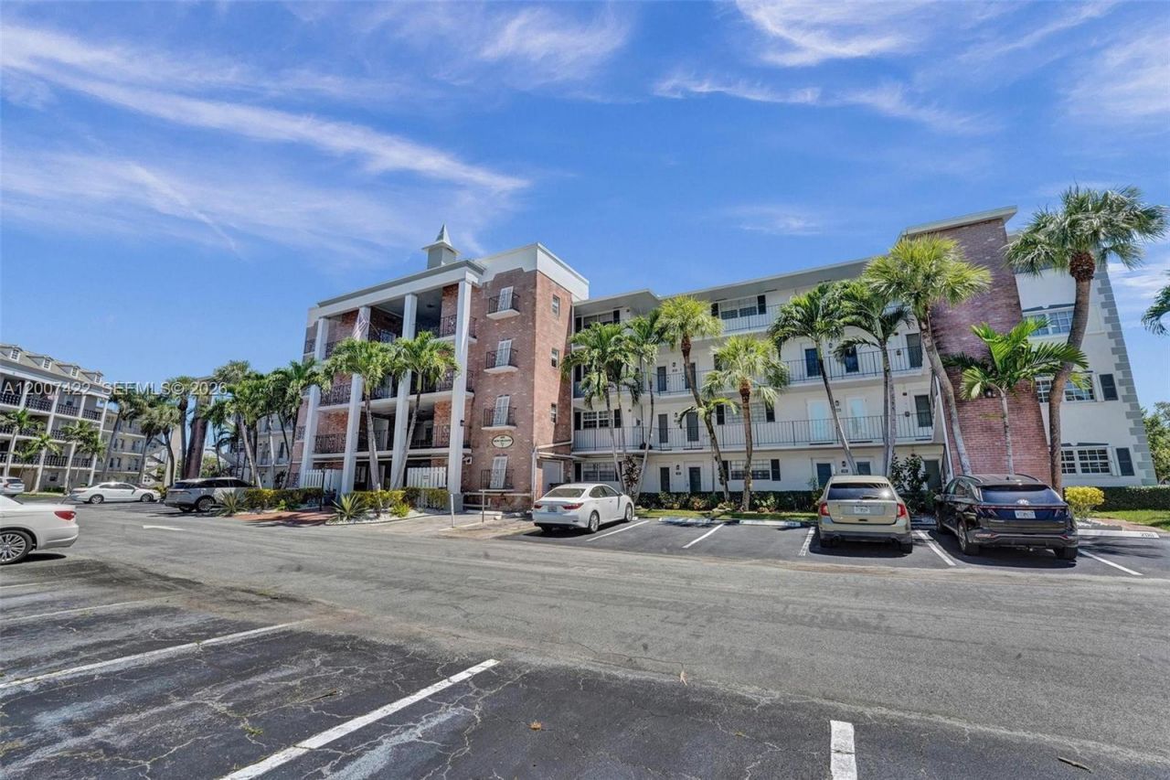 455 Paradise Isle Blvd, Unit 104, Hallandale Beach, FL 33009 Photo