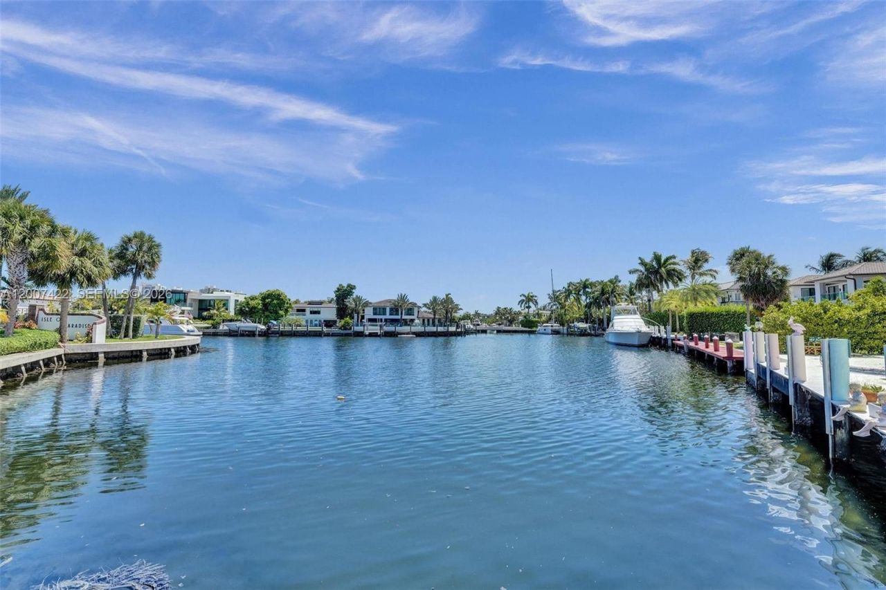 455 Paradise Isle Blvd, Unit 104, Hallandale Beach, FL 33009 Photo