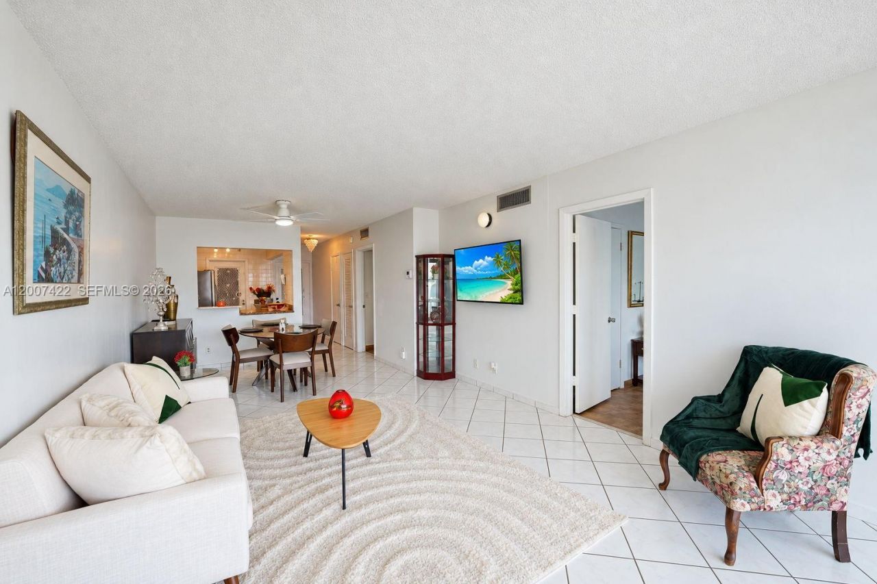 455 Paradise Isle Blvd, Unit 104, Hallandale Beach, FL 33009 Photo