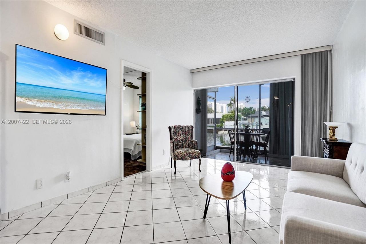 455 Paradise Isle Blvd, Unit 104, Hallandale Beach, FL 33009 Photo