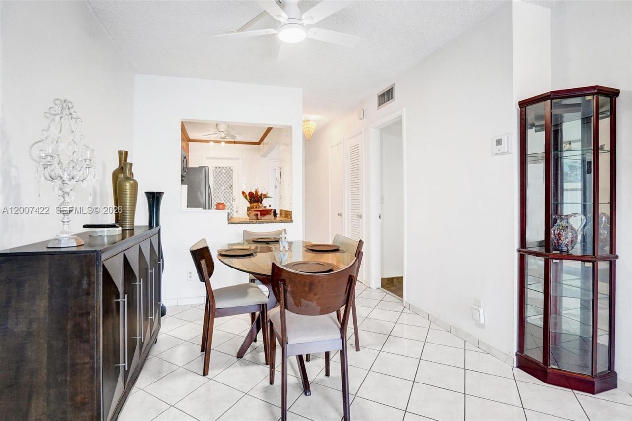 455 Paradise Isle Blvd, Unit 104, Hallandale Beach, FL 33009 Photo