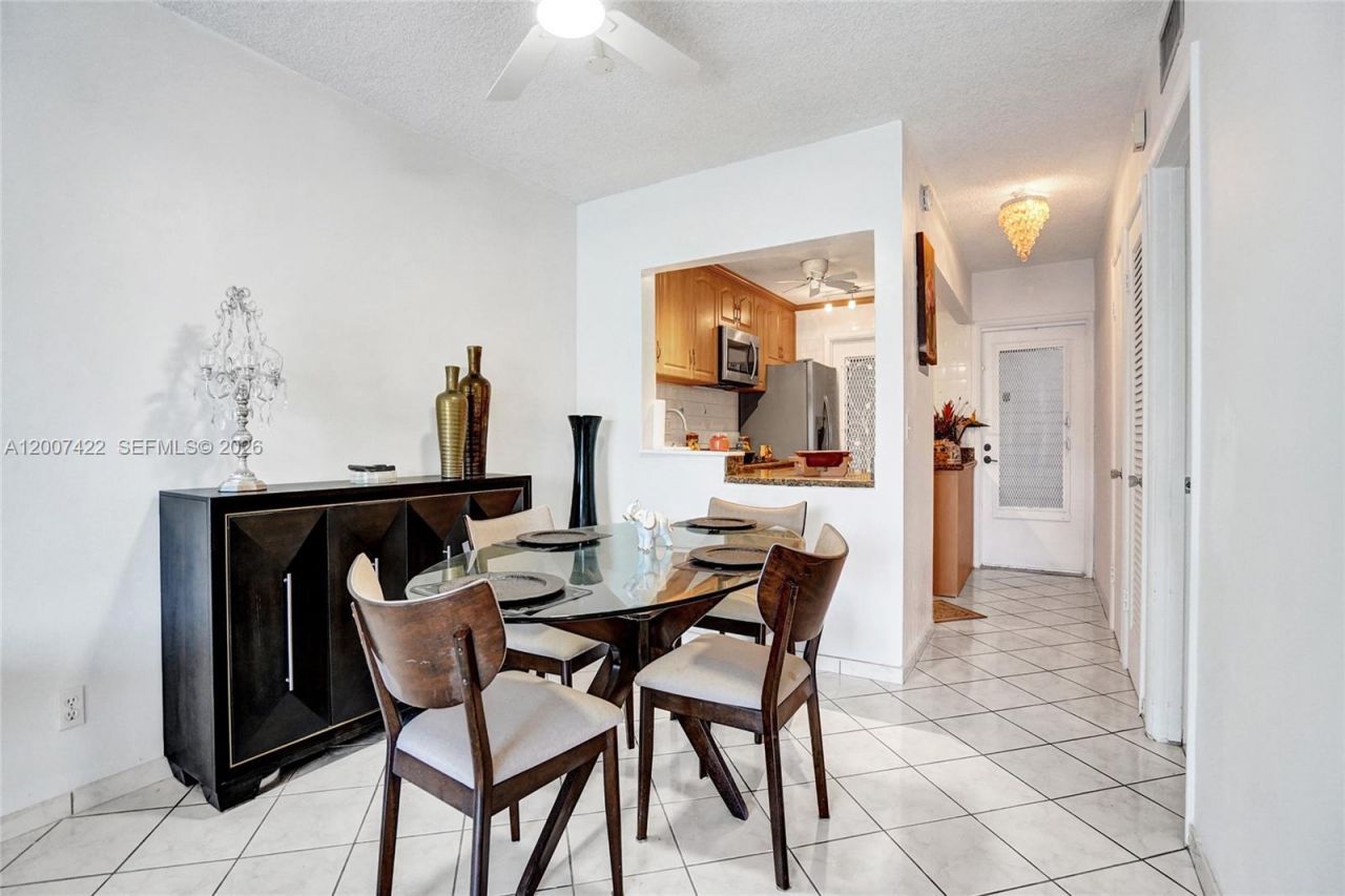 455 Paradise Isle Blvd, Unit 104, Hallandale Beach, FL 33009 Photo