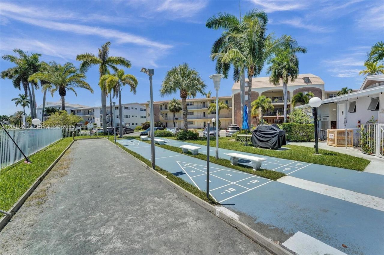 455 Paradise Isle Blvd, Unit 104, Hallandale Beach, FL 33009 Photo