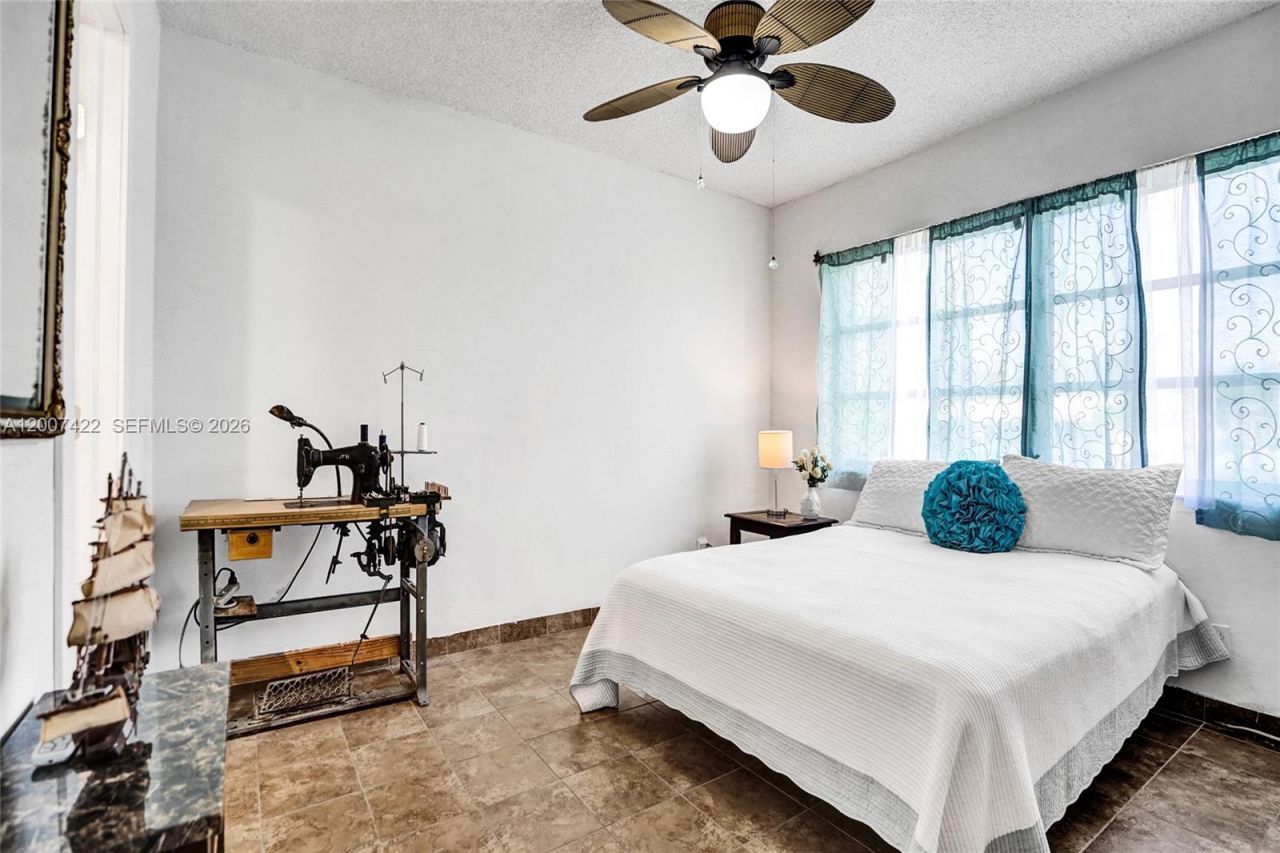 455 Paradise Isle Blvd, Unit 104, Hallandale Beach, FL 33009 Photo