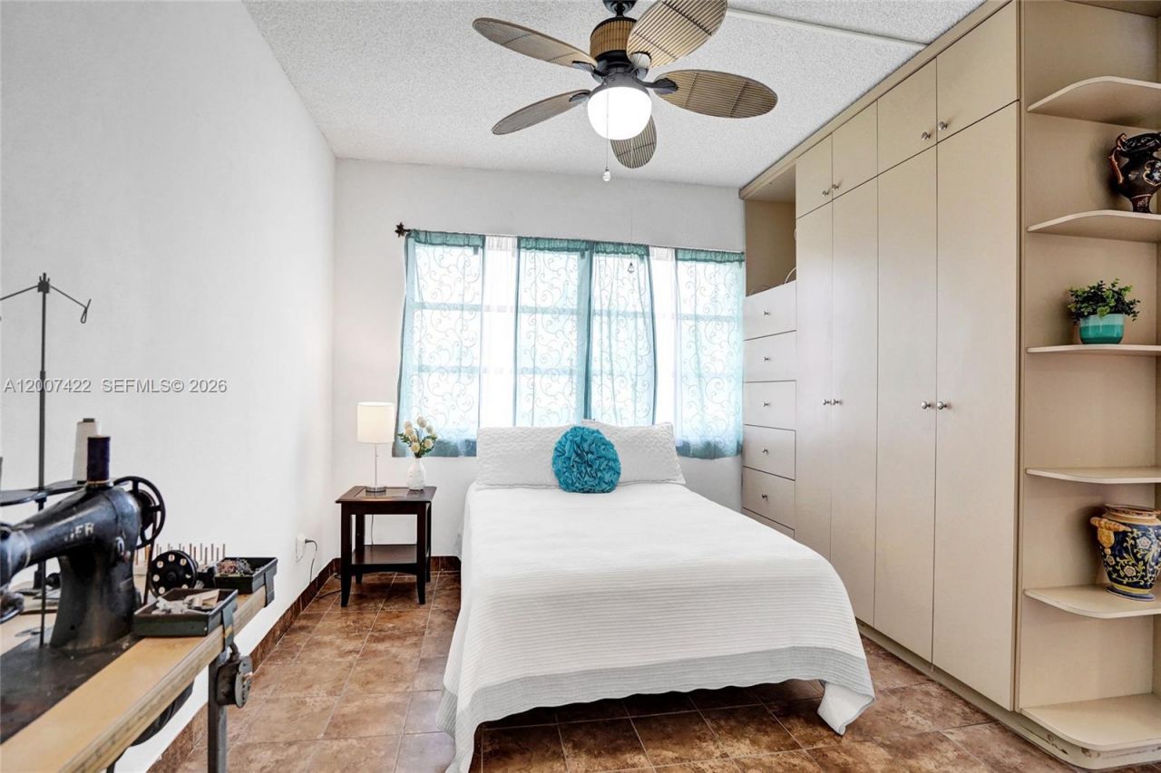 455 Paradise Isle Blvd, Unit 104, Hallandale Beach, FL 33009 Photo