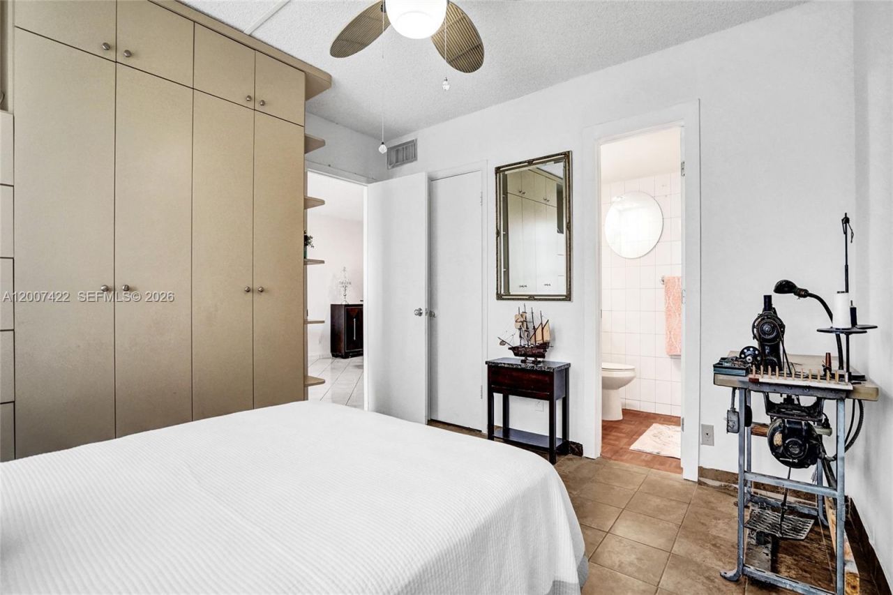 455 Paradise Isle Blvd, Unit 104, Hallandale Beach, FL 33009 Photo