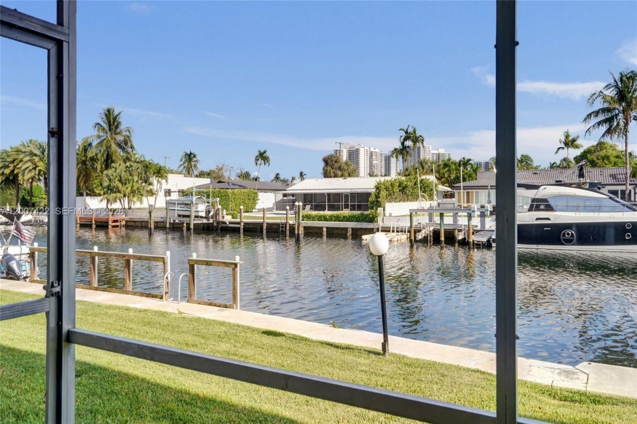 455 Paradise Isle Blvd, Unit 104, Hallandale Beach, FL 33009 Photo