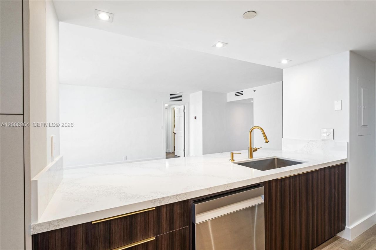 2000 Towerside Ter , Unit 1506, Miami, FL 33138 Photo