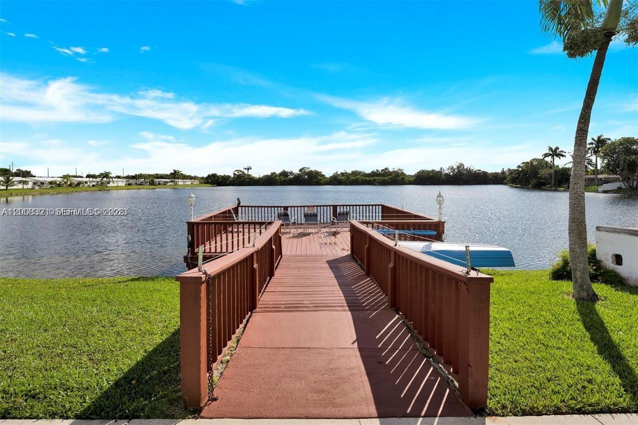 2200 Park Ln , Unit 302, Hollywood, FL 33021 Photo