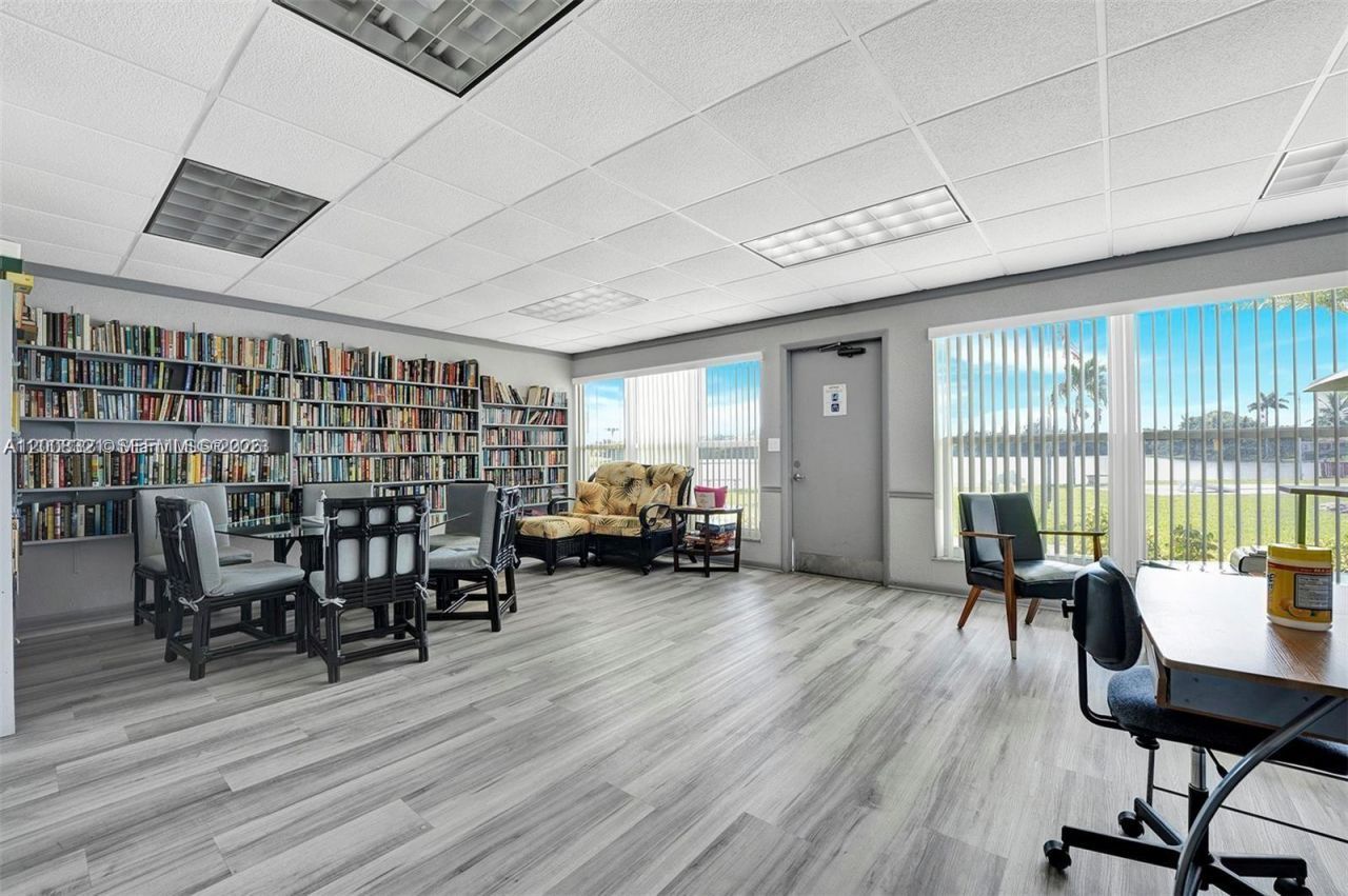 2200 Park Ln , Unit 302, Hollywood, FL 33021 Photo