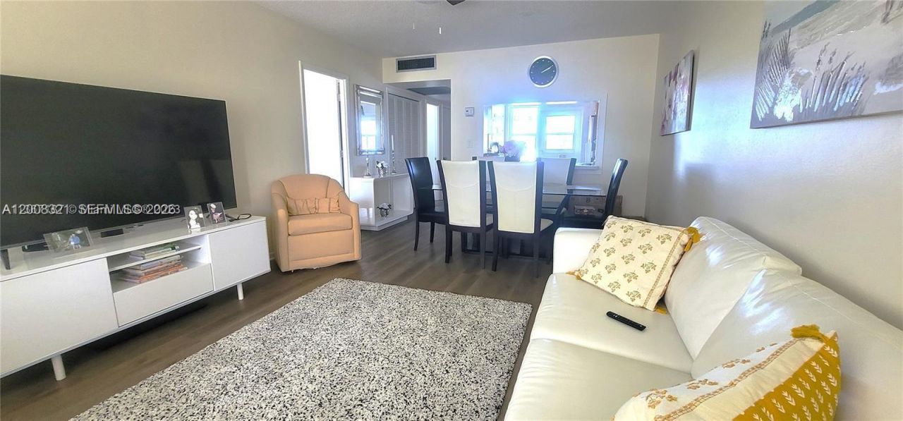 2200 Park Ln , Unit 302, Hollywood, FL 33021 Photo
