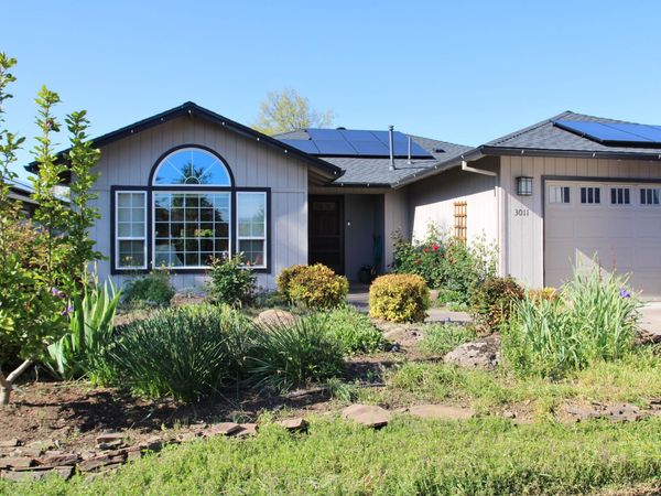 3011 Edgewood Drive, Medford, OR 97504