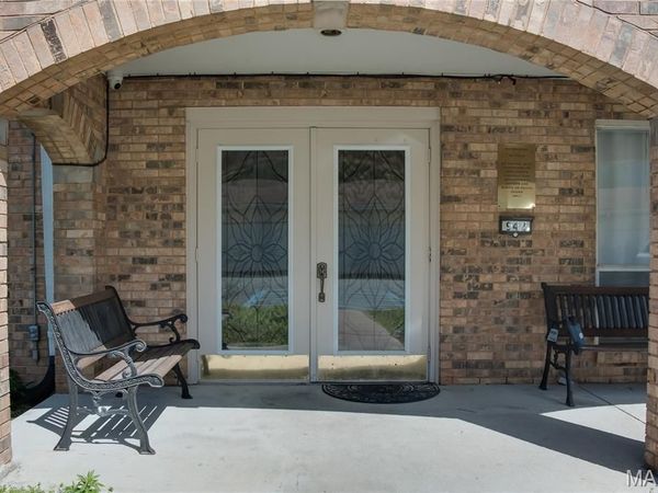 942 Guelbreth Lane , Unit 301, Creve Coeur, MO 63141