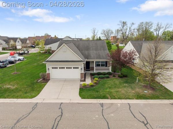 1091 Paddock Drive, South Lyon, MI 48178