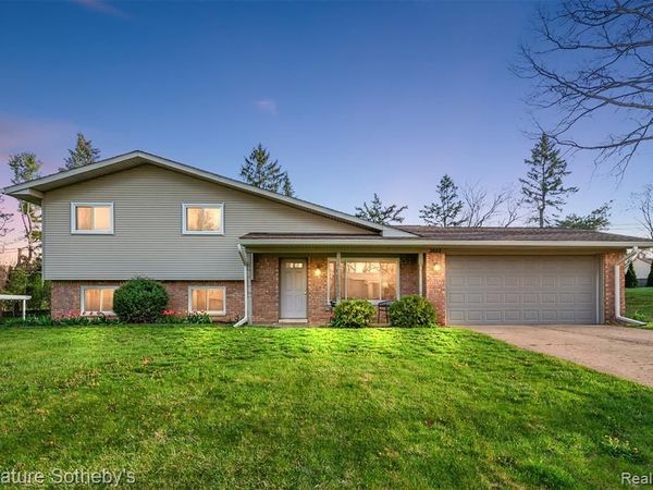 2682 Costa Mesa Road, Waterford Twp, MI 48329
