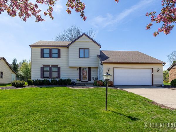 2074 Wolfboro Drive SE, Kentwood, MI 49508