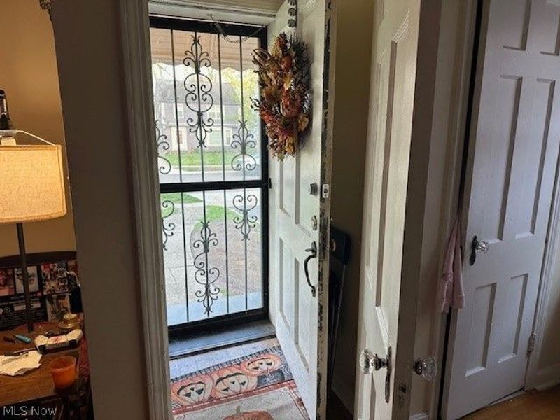 1011 Yellowstone Road, Cleveland Heights, OH 44121 Photo 2