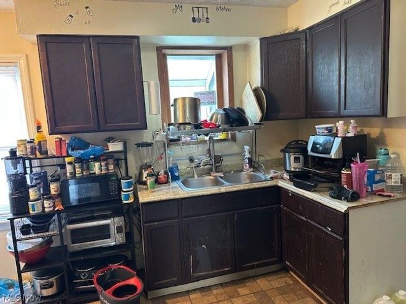 1011 Yellowstone Road, Cleveland Heights, OH 44121 Photo 3