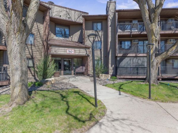 7601 W 101st Street, Unit 109, Bloomington, MN 55438
