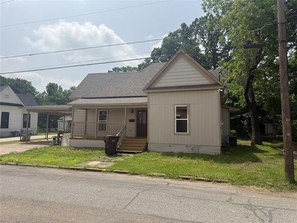 309 W 8th Street , Bonham, TX 75418