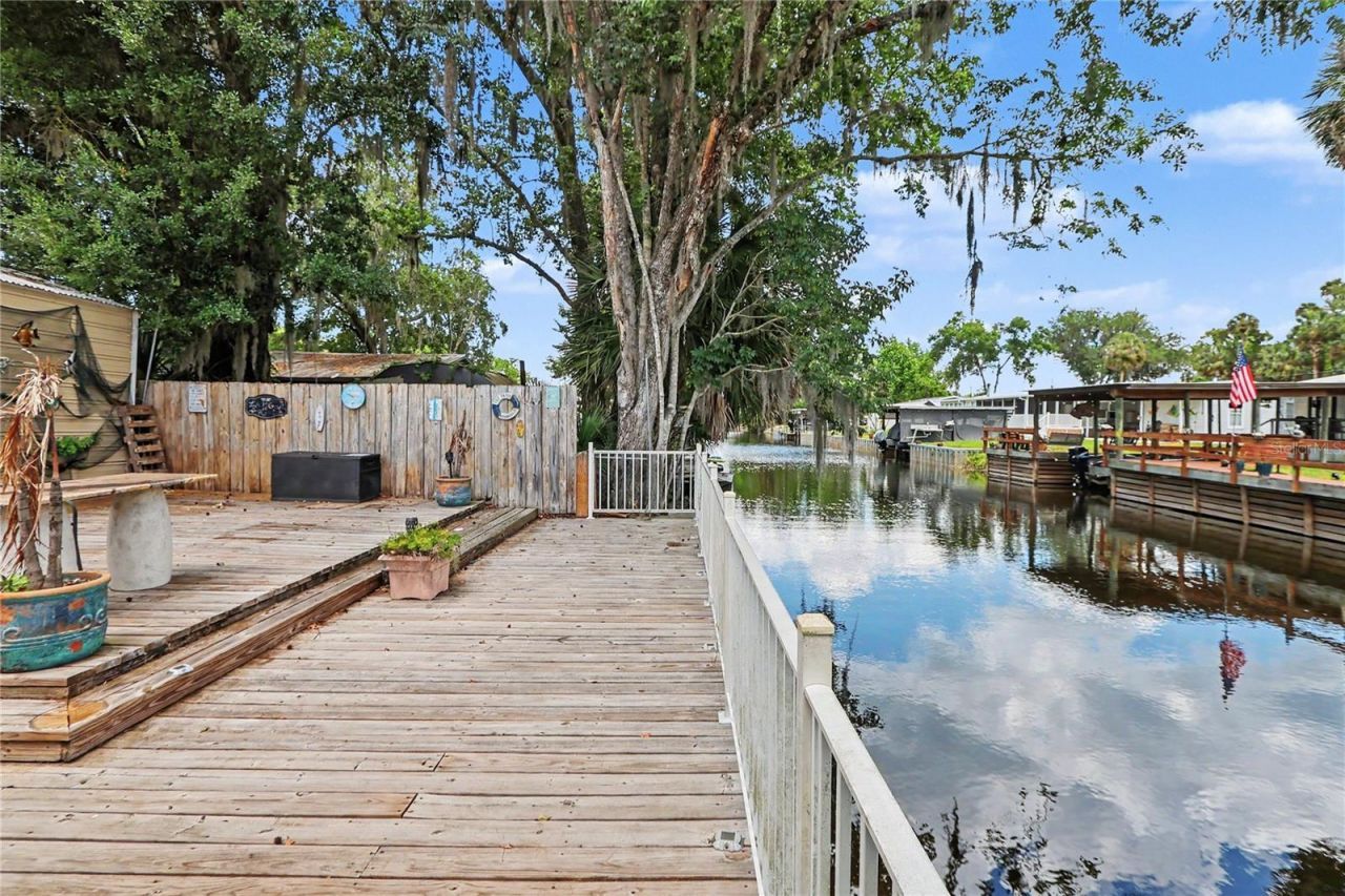 56348 Maple Road , Astor, FL 32102 Photo