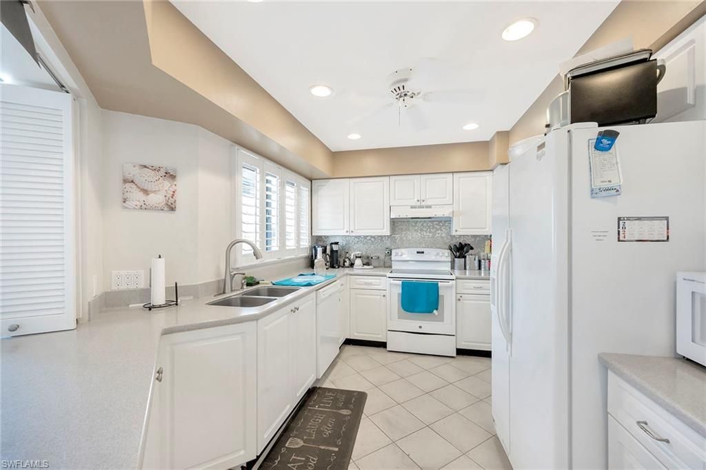 577 Beachwalk Cir, Unit R203, Naples, FL 34108 Photo