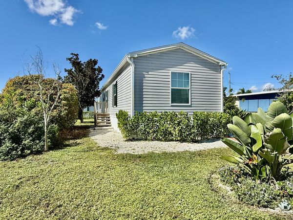 8002 SE Skylark Avenue, Hobe Sound, FL 33455