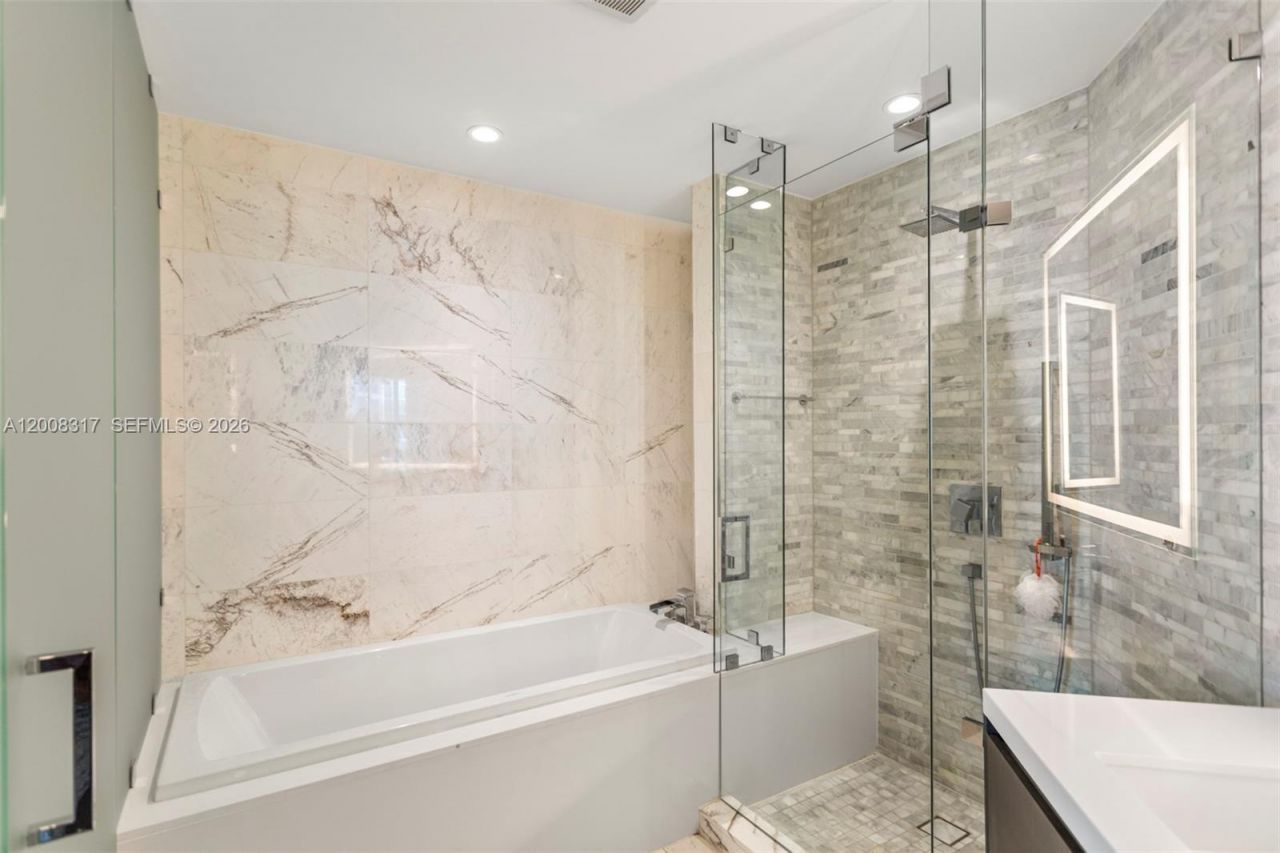 851 NE 1st Ave , Unit 3707, Miami, FL 33132 Photo