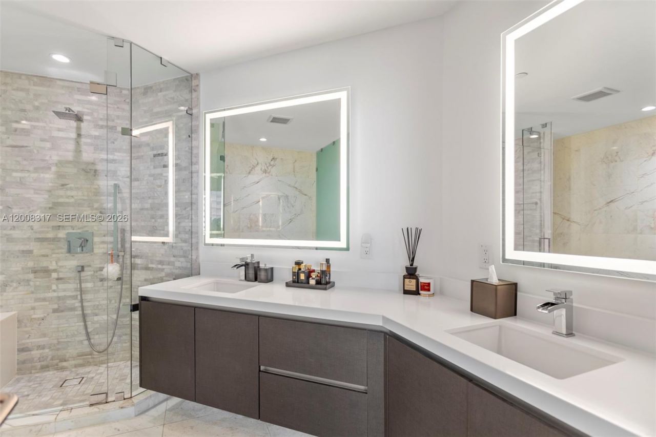851 NE 1st Ave , Unit 3707, Miami, FL 33132 Photo