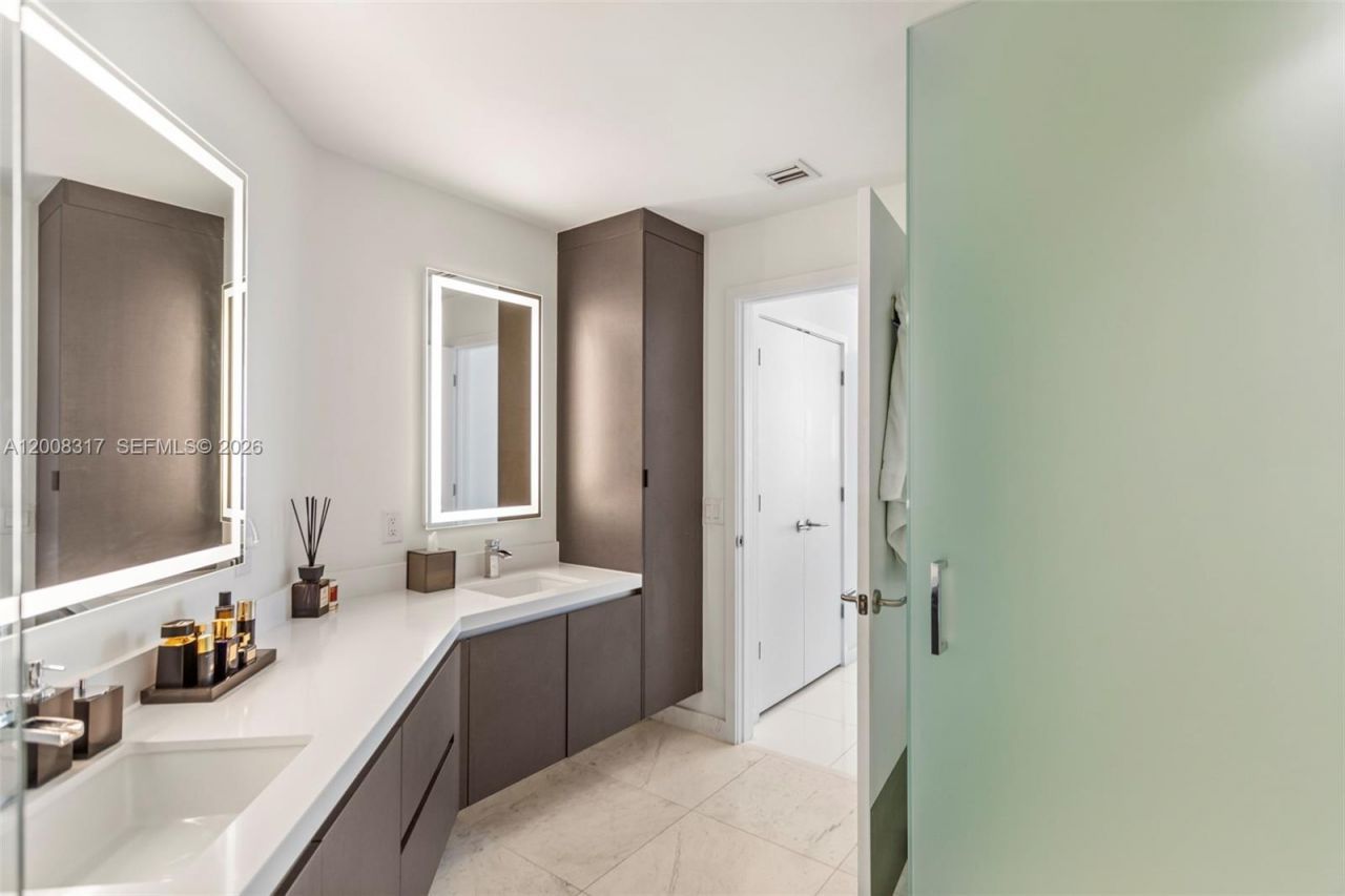 851 NE 1st Ave , Unit 3707, Miami, FL 33132 Photo