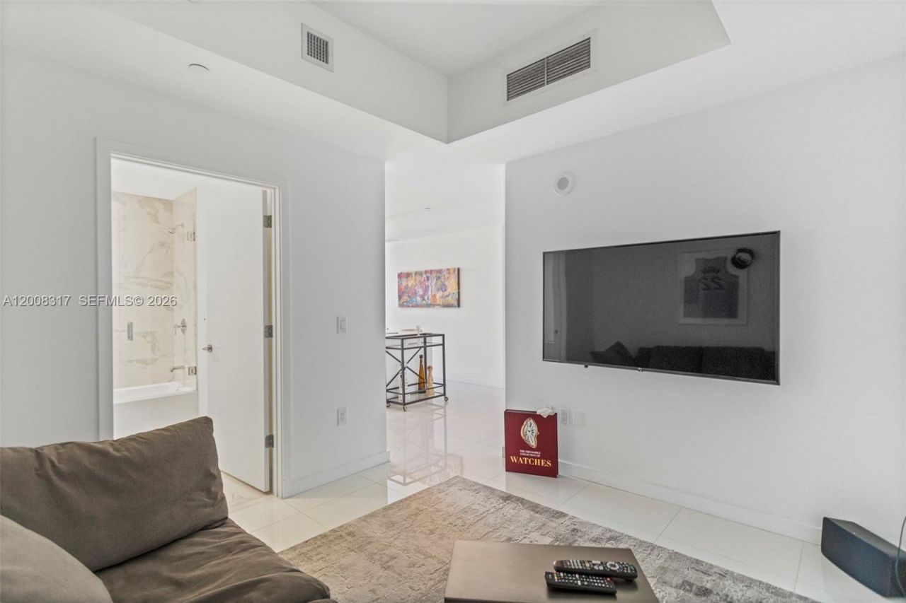 851 NE 1st Ave , Unit 3707, Miami, FL 33132 Photo