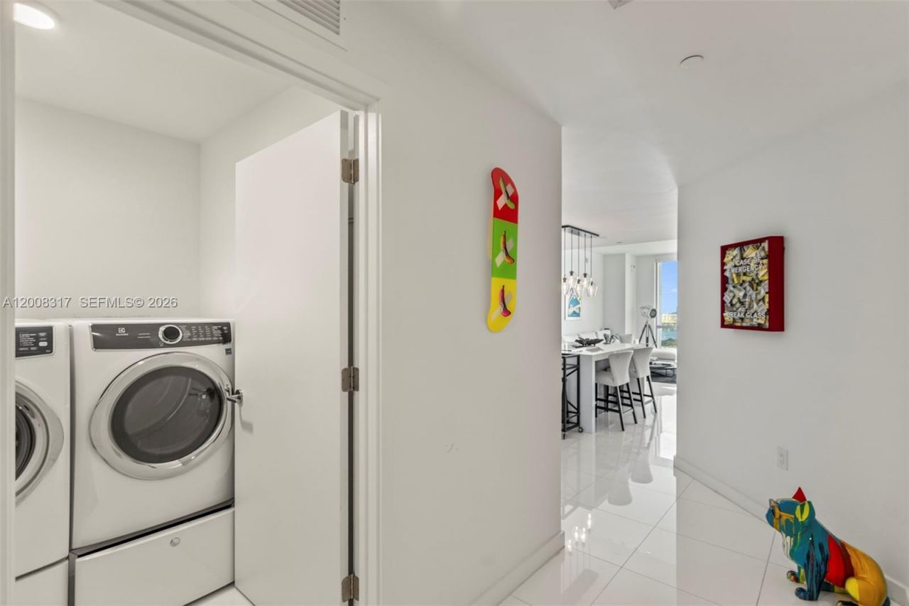 851 NE 1st Ave , Unit 3707, Miami, FL 33132 Photo