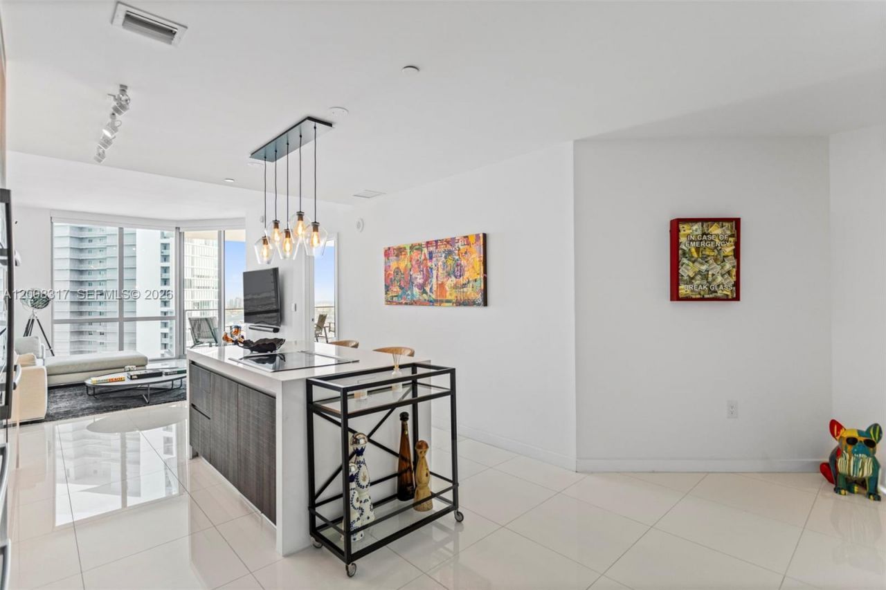 851 NE 1st Ave , Unit 3707, Miami, FL 33132 Photo