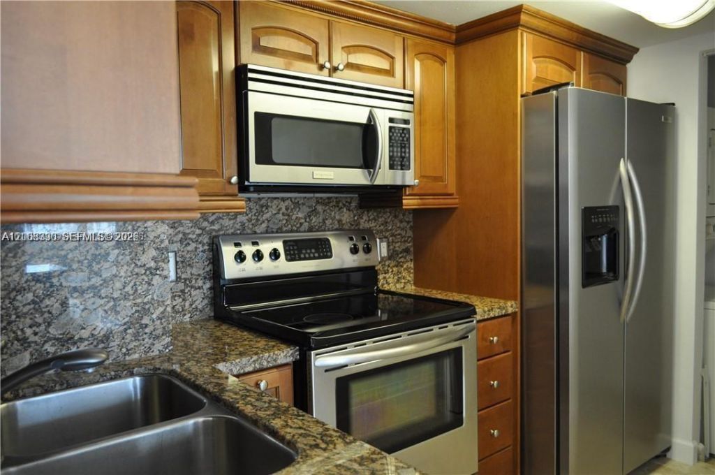 770 Claughton Island Dr , Unit 810, Miami, FL 33131 Photo