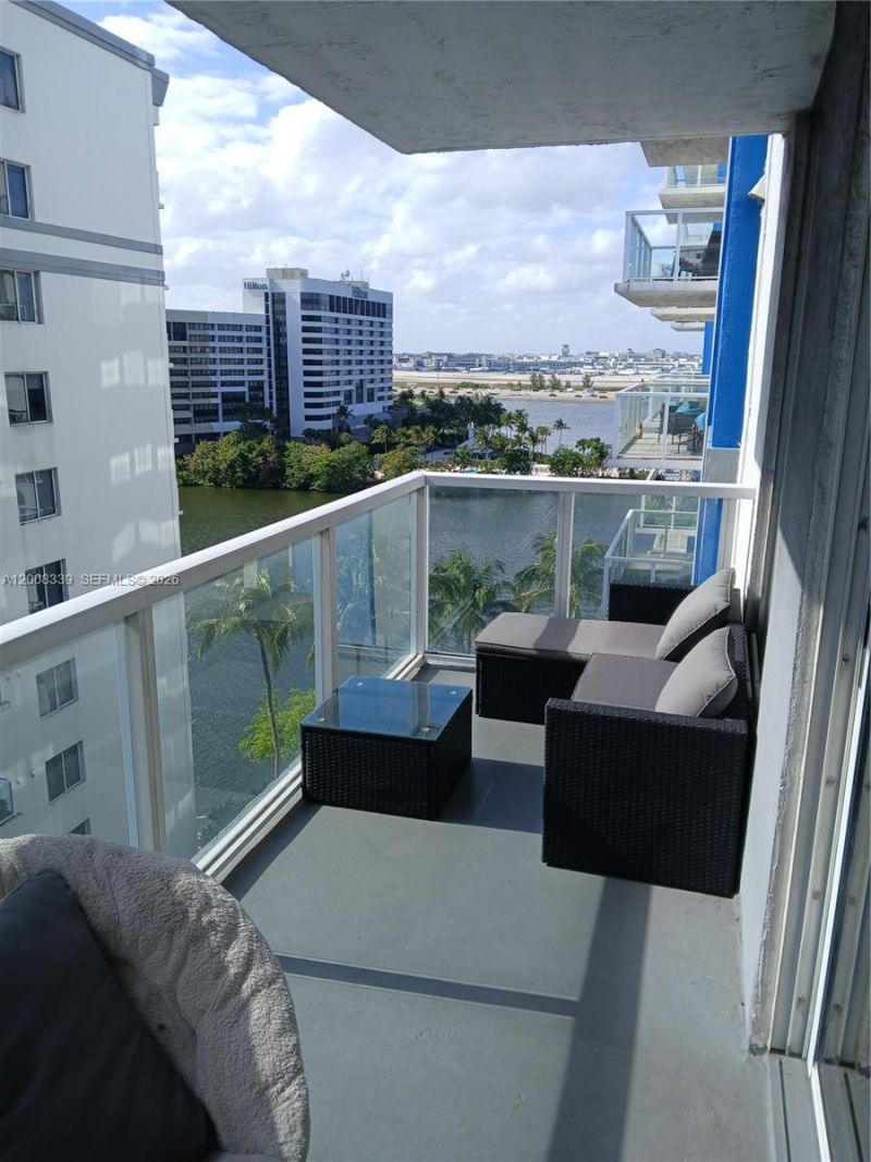5085 NW 7th St, Unit 1007, Miami, FL 33126 Main Photo
